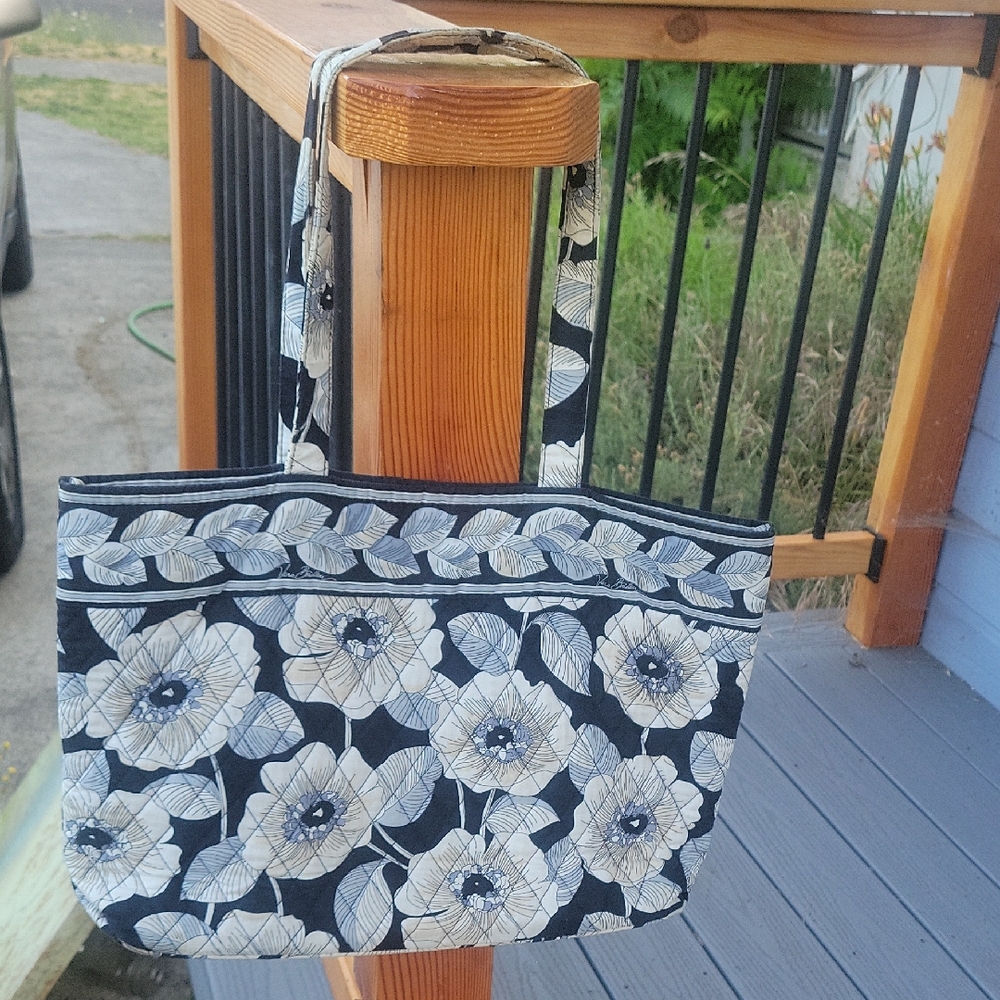 Vera Bradley Floral Black and White Tote Bag. No Call Outs. Sylish And Simple
